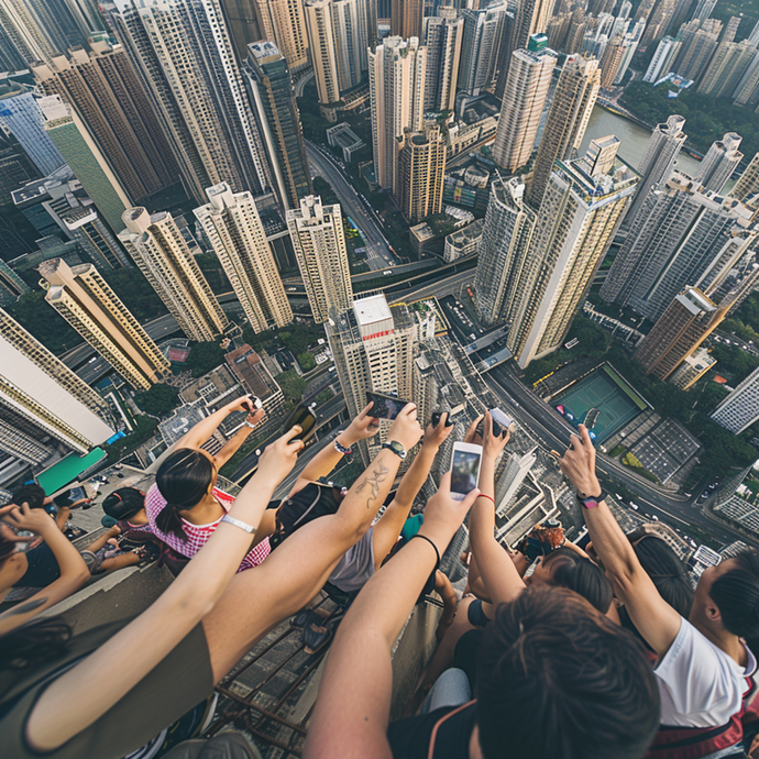 Capturing the City’s Majesty: A Rooftop View of Urban Wonder